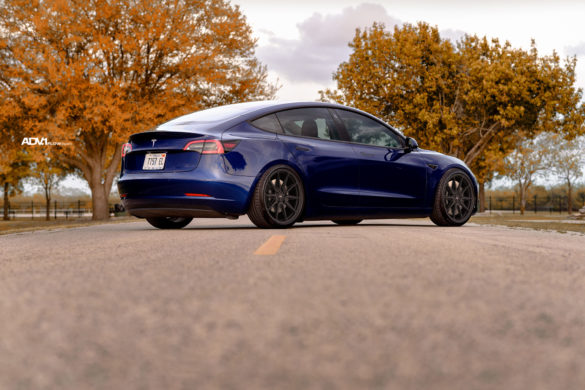 Rendering: Blue Tesla Model 3 – ADV5.0 FLOWspec Wheels in Satin Black