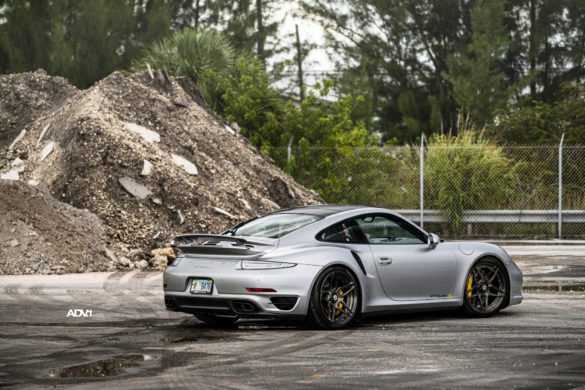 Silver Porsche 911 Turbo S – ADV05S M.V2 CS – Brushed Liquid Smoke